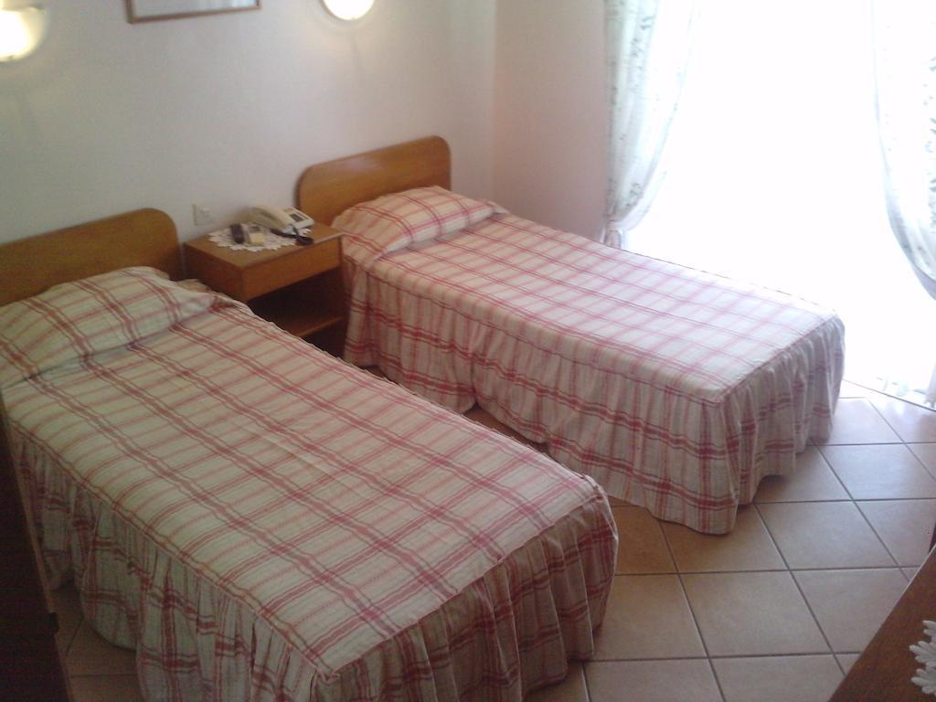 Residencial Nosso Paraiso Quarteira Δωμάτιο φωτογραφία